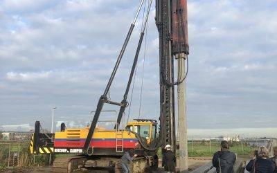 Noorman Bouw- en milieu-advies aanwezig bij 1e paal nieuwbouw Capriweg te Amsterdam